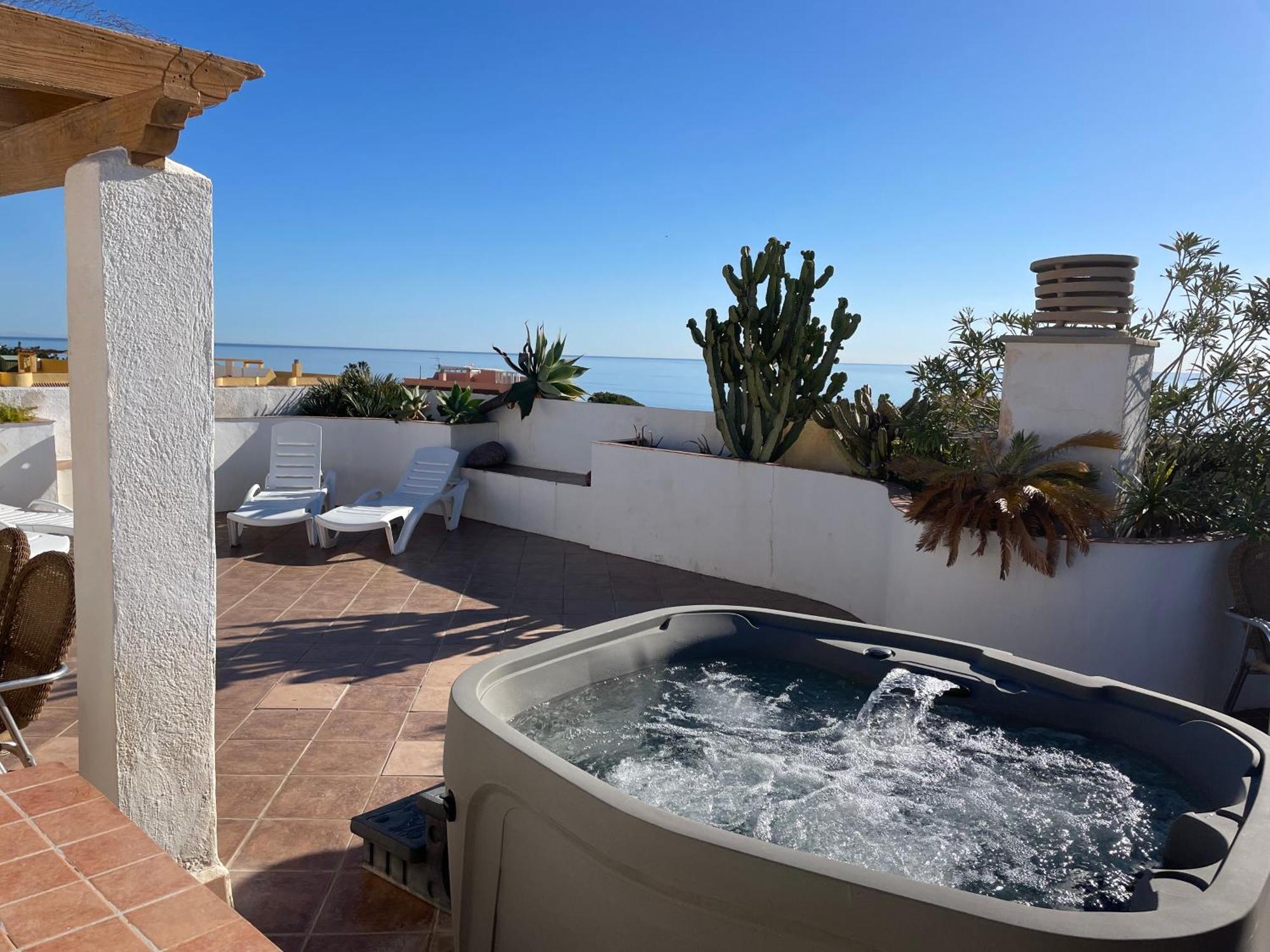 Penthouse With Private Roof Terrace And Jacuzzi Apartment Fuengirola Bagian luar foto